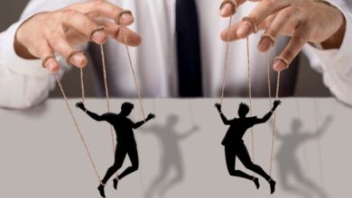 Manipüle Ne demek? Maniplasyon nasıl olur